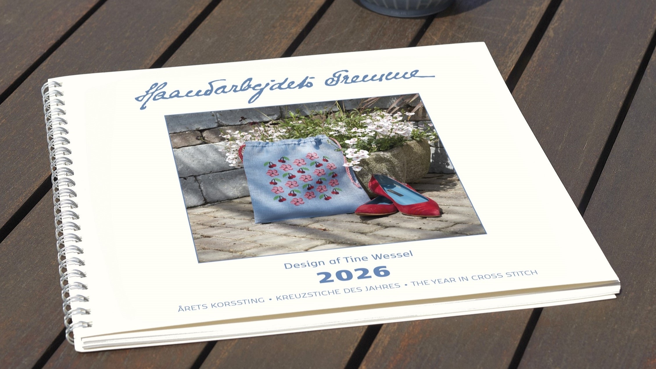 Bestil her!   Årets Korssting 2026 - Design Tine Wessel